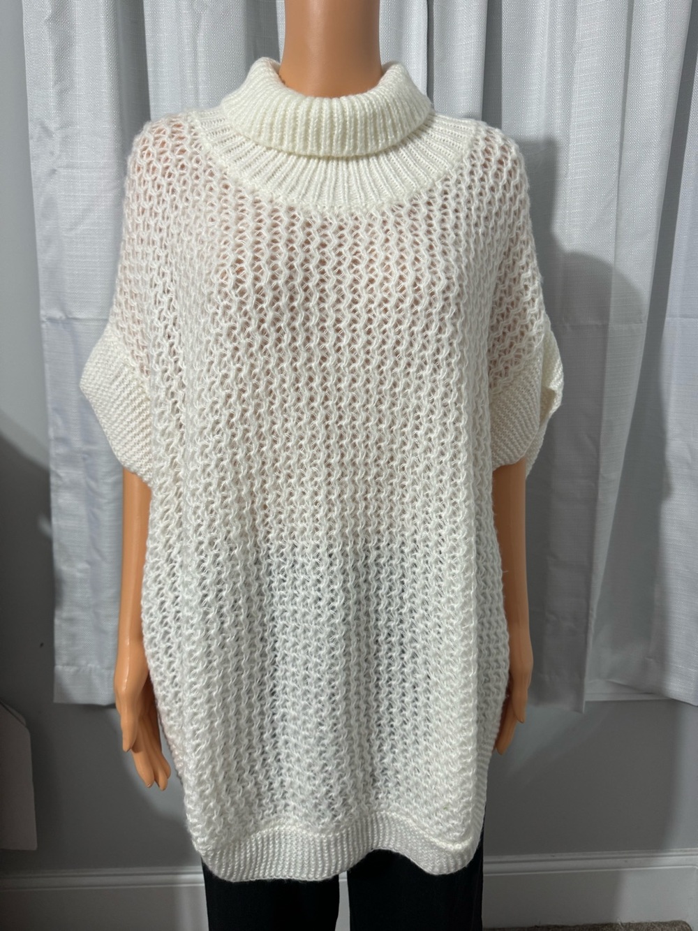 Pretty LC Lauren Conrad size One Size ivory sleeveless turtleneck sweater new